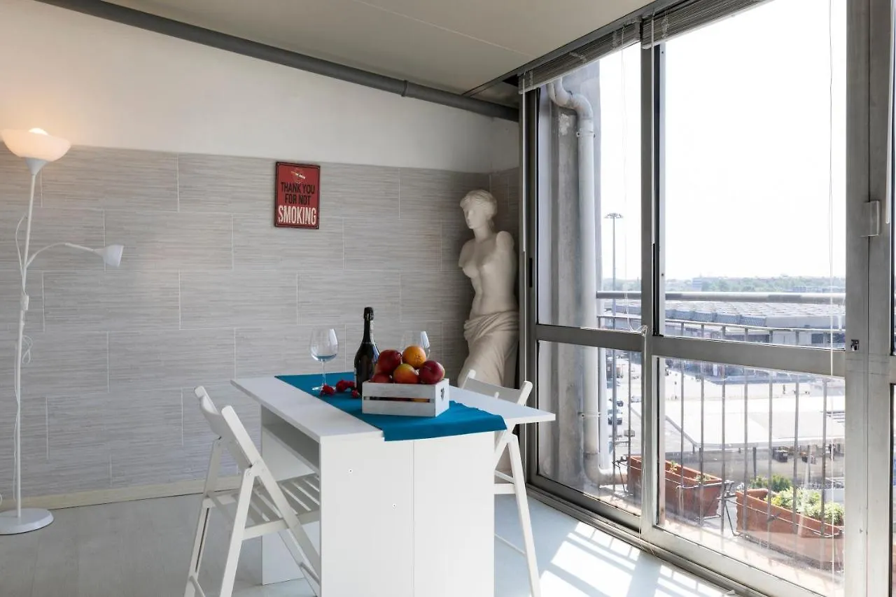 La Veranda - Bright Top Floor Apartment With Views Of The Madonnina Mediolan