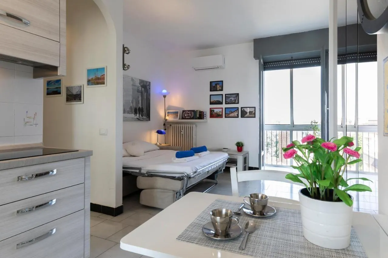 La Veranda - Bright Top Floor Apartment With Views Of The Madonnina Milan 0*,