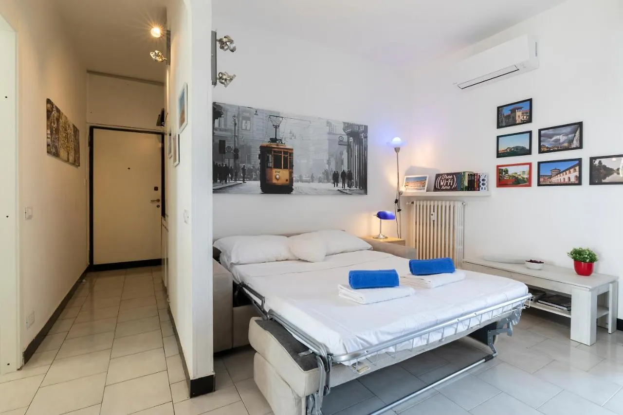 La Veranda - Bright Top Floor Apartment With Views Of The Madonnina Milan