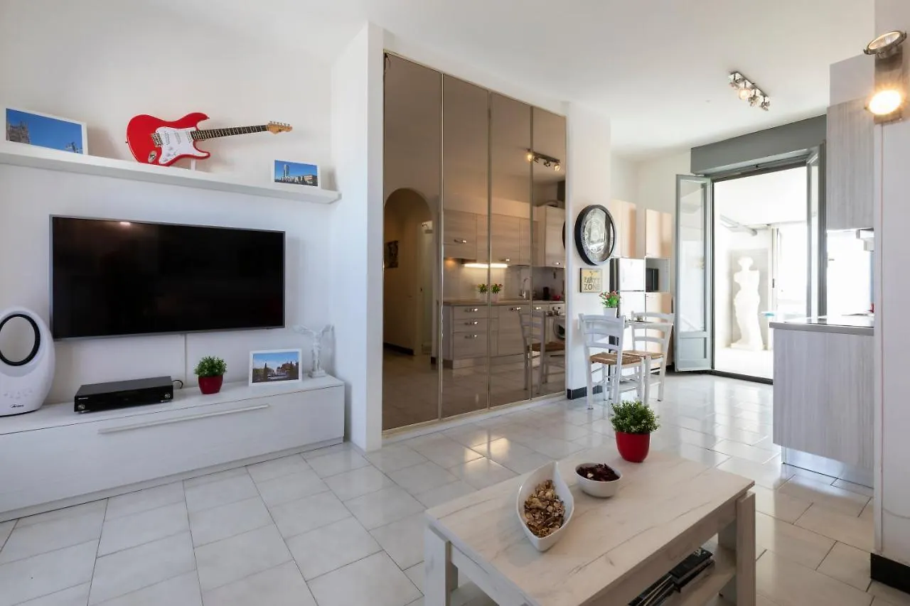La Veranda - Bright Top Floor Apartment With Views Of The Madonnina Milan
