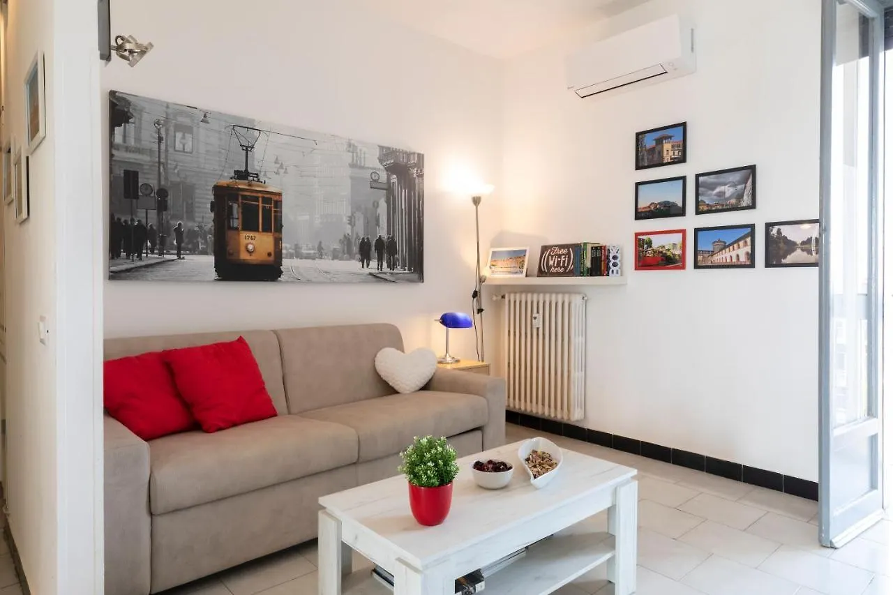 La Veranda - Bright Top Floor Apartment With Views Of The Madonnina Milan