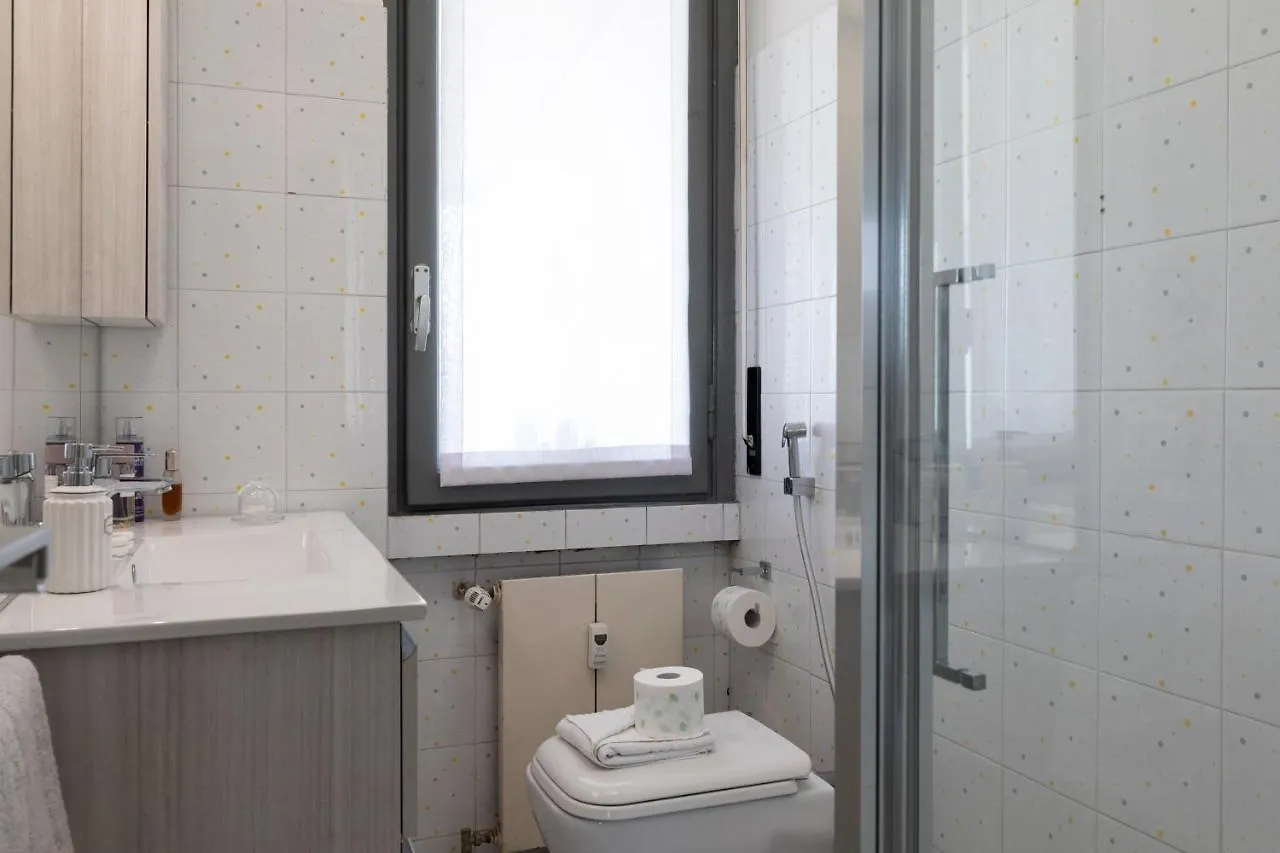 La Veranda - Bright Top Floor Apartment With Views Of The Madonnina Μιλάνο