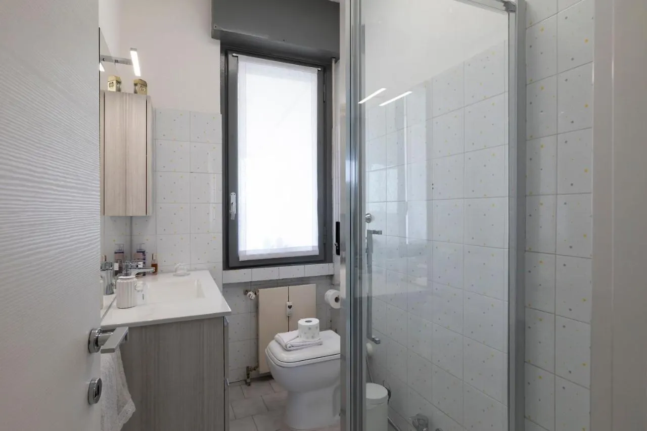 La Veranda - Bright Top Floor Apartment With Views Of The Madonnina Milan 0*,  Italy