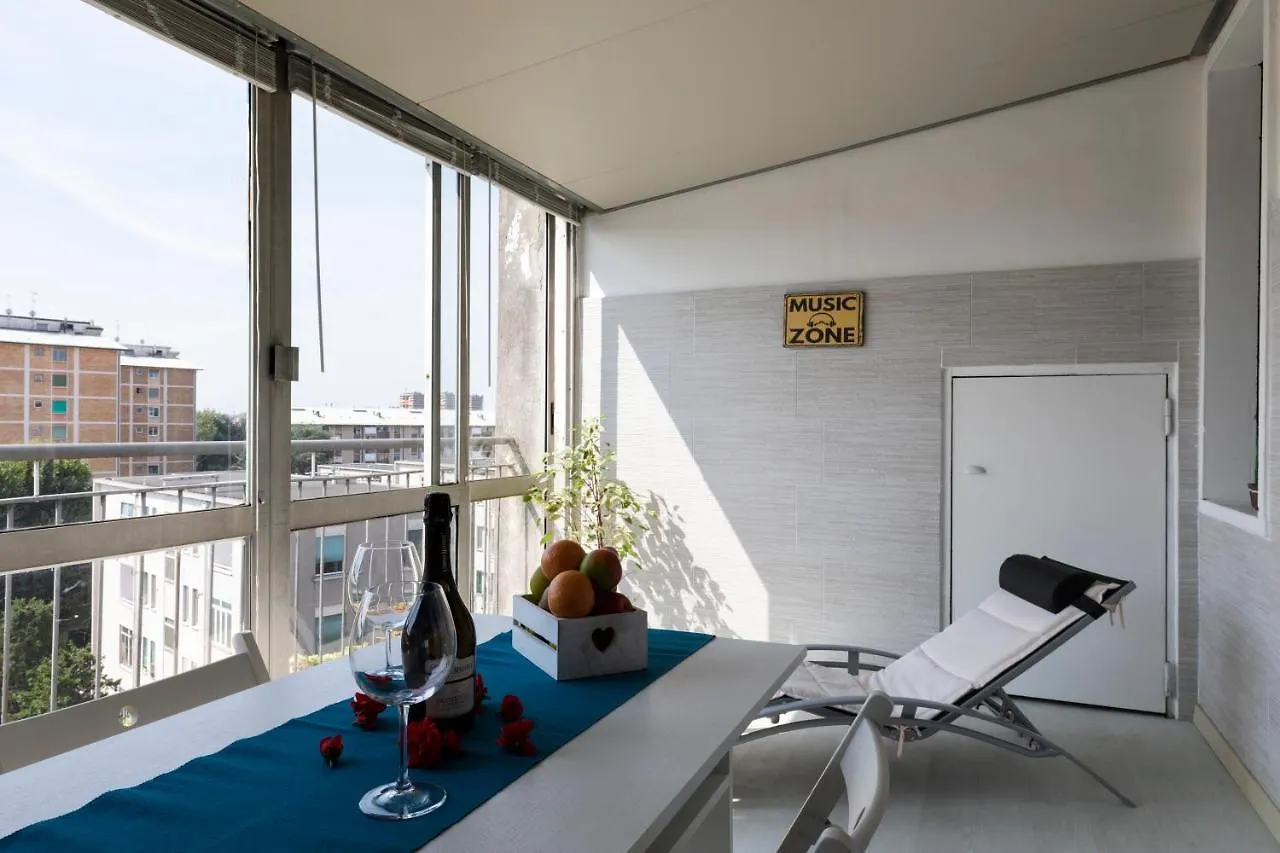 La Veranda - Bright Top Floor Apartment With Views Of The Madonnina Milan