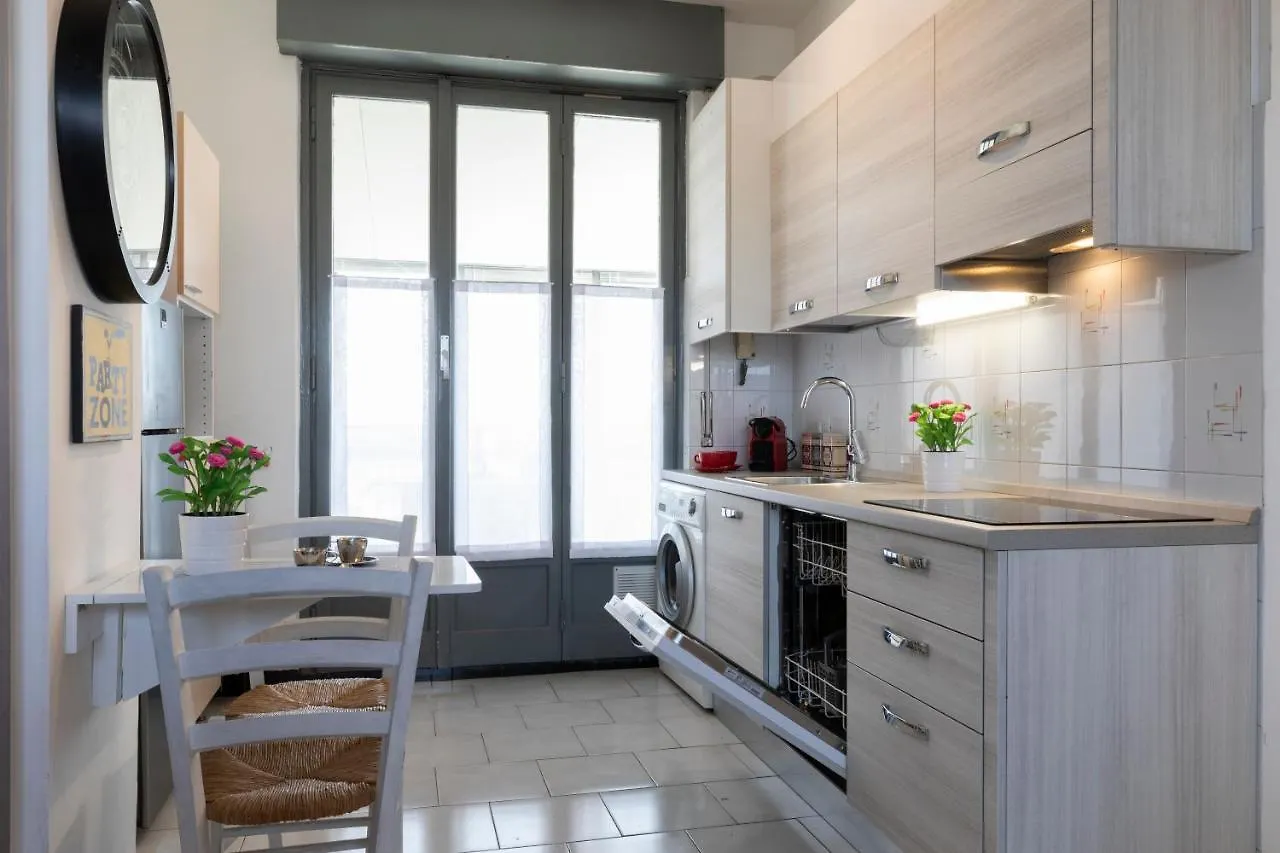 La Veranda - Bright Top Floor Apartment With Views Of The Madonnina Milan